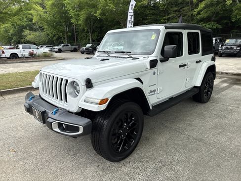 Used 2022 Jeep Wrangler Unlimited Sahara w/ Cold Weather Group AWD/4WD image 3