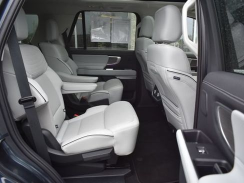 Used 2025 Ford Expedition Platinum w/ Platinum Ultimate Package AWD/4WD image 50