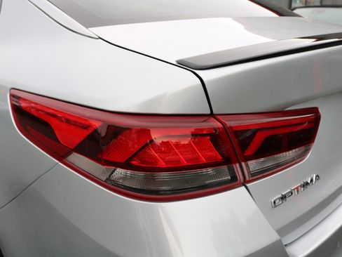 Used 2019 Kia Optima SX image 10