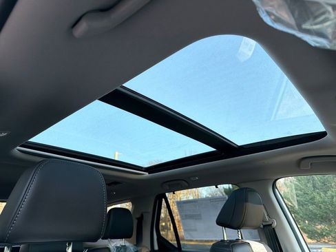 New 2025 Honda Pilot Touring image 13