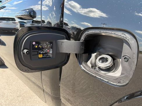 New 2027 RAM 1500 4x4 Crew Cab image 16