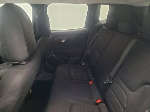Used 2021 Jeep Renegade Latitude FWD image 18