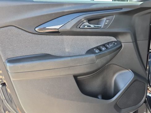 Used 2021 Chevrolet TrailBlazer LT w/ Convenience Package FWD image 9