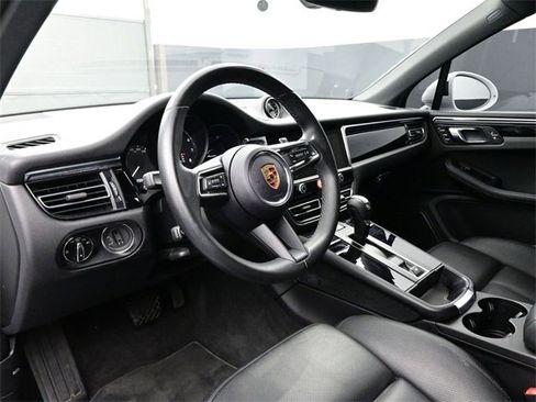 Used 2024 Porsche Macan w/ Premium Plus Package image 4