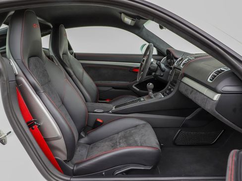 Used 2016 Porsche Cayman GT4 image 42