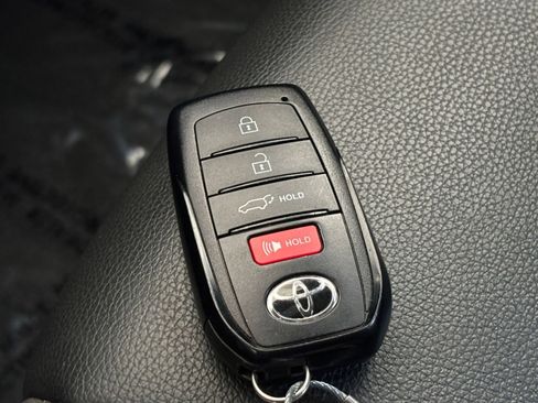 Used 2024 Toyota Highlander XSE image 21