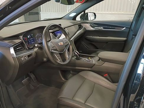Used 2025 Cadillac XT5 Premium Luxury image 5