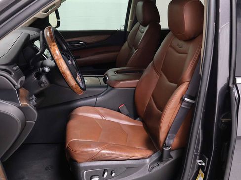 Used 2016 Cadillac Escalade ESV Luxury AWD/4WD image 5