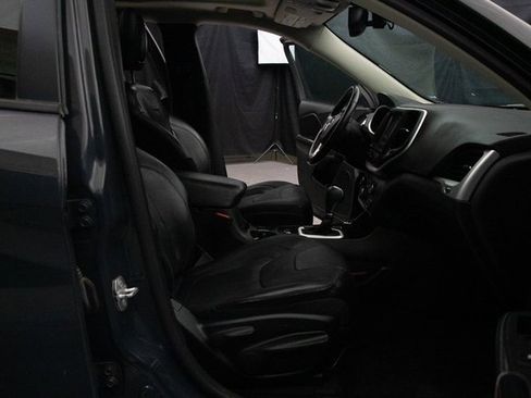 Used 2016 Jeep Cherokee Trailhawk w/ Comfort/Convenience Group image 16