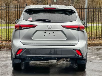Used 2024 Toyota Highlander LE