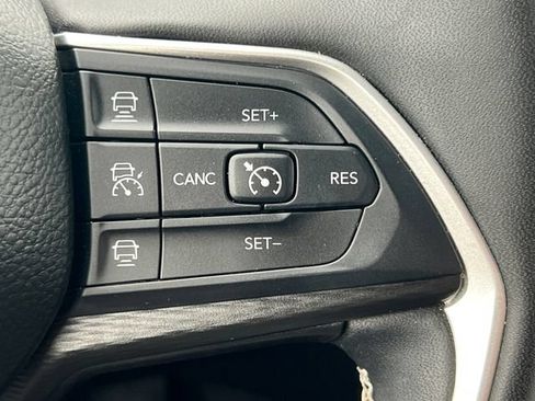 Used 2024 Jeep Grand Cherokee L Altitude AWD/4WD image 23