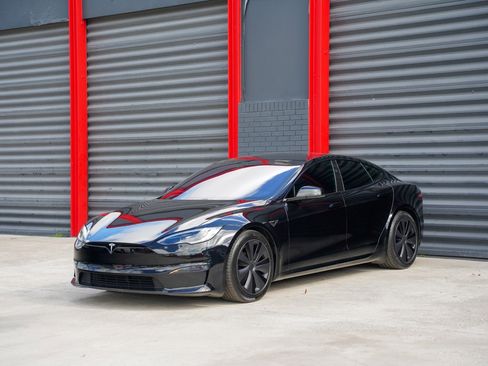 Used 2023 Tesla Model S Standard Range image 1