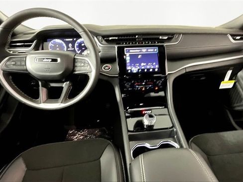 New 2025 Jeep Grand Cherokee L Altitude image 6
