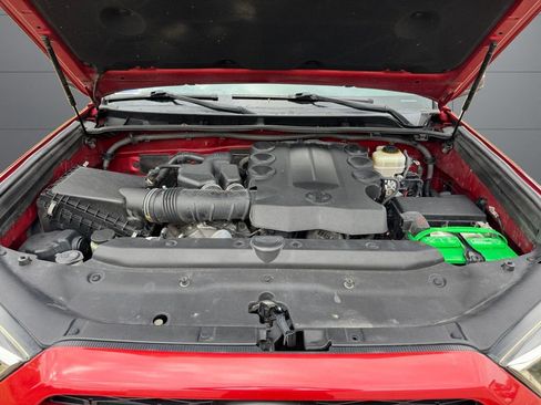 Used 2015 Toyota 4Runner SR5 AWD/4WD image 20