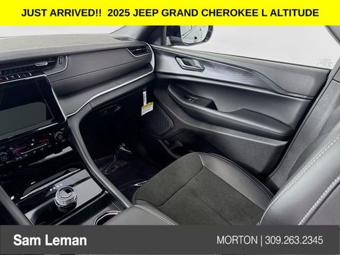 New 2025 Jeep Grand Cherokee L Altitude image 23