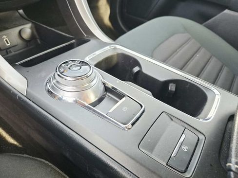 Used 2018 Ford Fusion SE w/ Fusion SE Technology Package FWD image 23