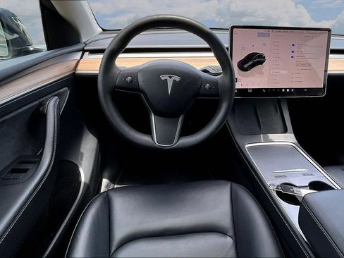 Used 2024 Tesla Model Y Long Range RWD image 8