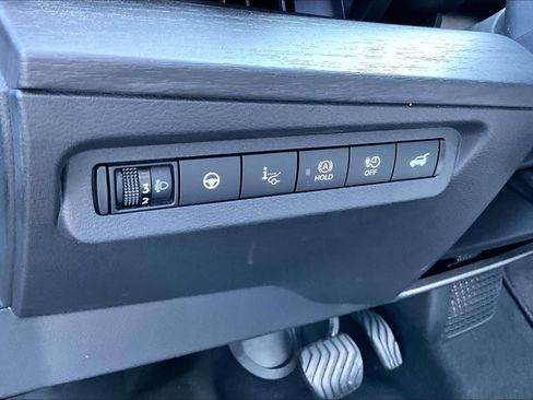 Used 2024 Nissan Ariya AWD image 28