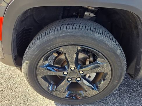 Certified 2023 Jeep Grand Cherokee Altitude AWD/4WD image 17