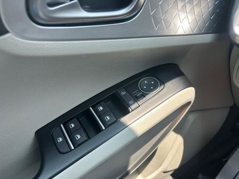 Used 2025 Kia Soul LX w/ LX Technology Package FWD image 19