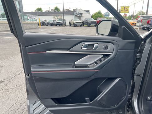 Used 2025 Ford Explorer ST w/ Sun And Sound Package AWD/4WD image 30