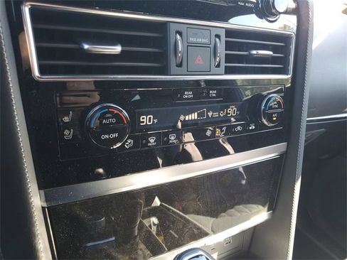 Used 2024 INFINITI QX80 Sensory image 22