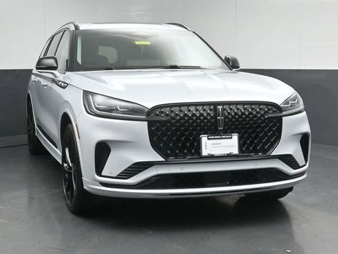 Certified 2025 Lincoln Aviator Reserve w/ Equipment Group 201A AWD/4WD image 2