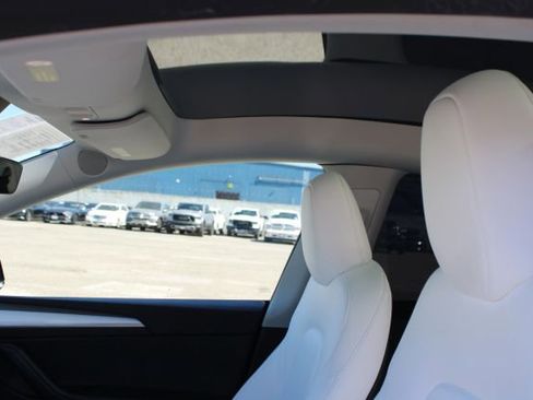 Used 2024 Tesla Model Y Long Range AWD/4WD image 23