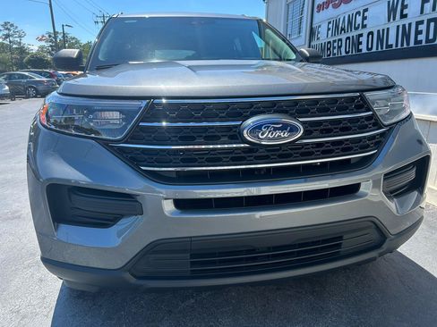 Used 2024 Ford Explorer XLT RWD image 3