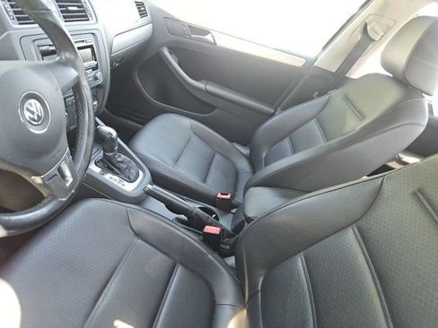 Certified 2020 Volkswagen Jetta SE w/ SE Cold Weather Package FWD image 8