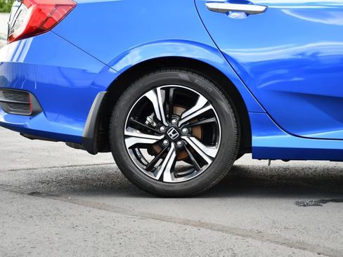 Used 2018 Honda Civic Touring image 10