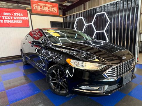 Used 2018 Ford Fusion SE w/ Equipment Group 601A FWD image 2