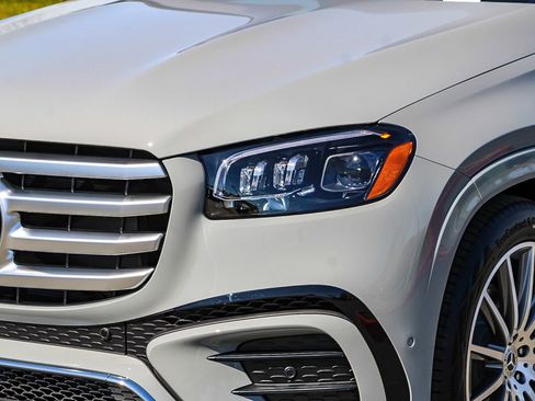 New 2026 Mercedes-Benz GLS 580 4MATIC image 8