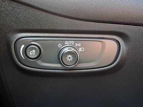 Used 2024 Chevrolet Equinox LT FWD image 28