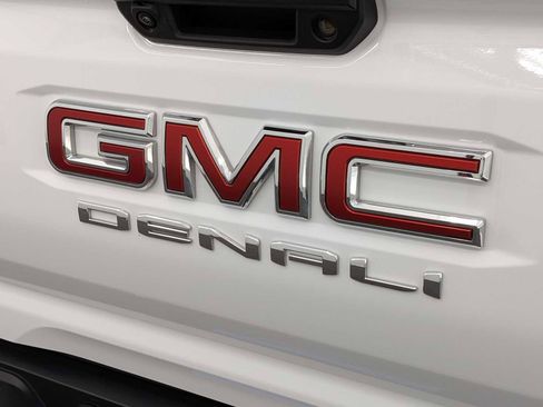 Used 2024 GMC Canyon Denali AWD/4WD image 11