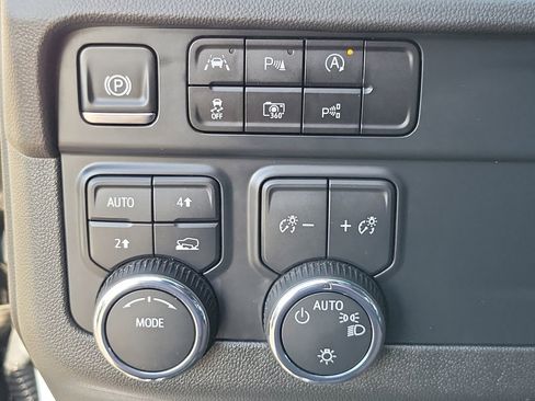 Used 2025 Chevrolet Tahoe LT AWD/4WD image 14