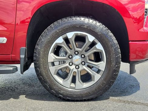 Used 2025 Chevrolet Silverado 1500 High Country w/ Technology Package AWD/4WD image 9