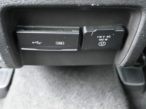 Used 2019 Jeep Cherokee Limited image 17