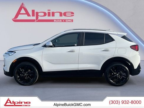 Used 2024 Buick Encore GX Sport Touring image 2