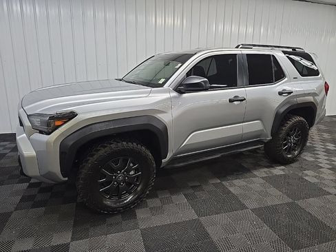 Used 2025 Toyota 4Runner SR5 AWD/4WD image 6