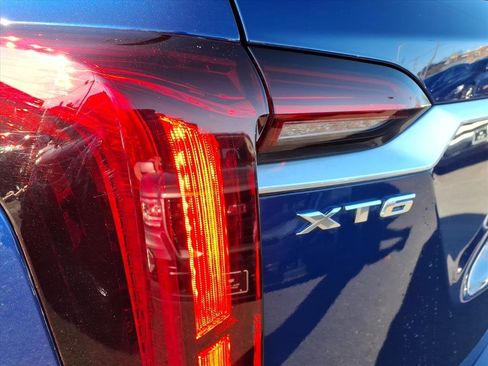 Used 2023 Cadillac XT6 Premium Luxury image 12