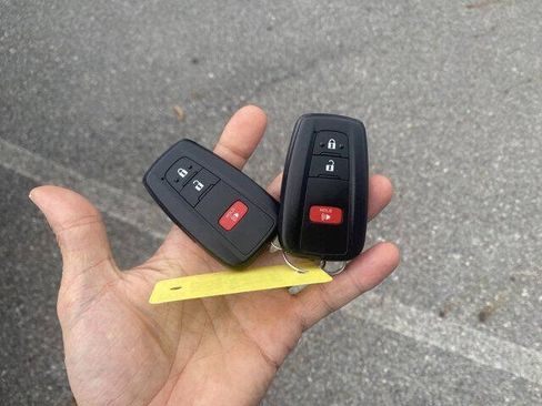 Used 2022 Toyota RAV4 XLE image 5