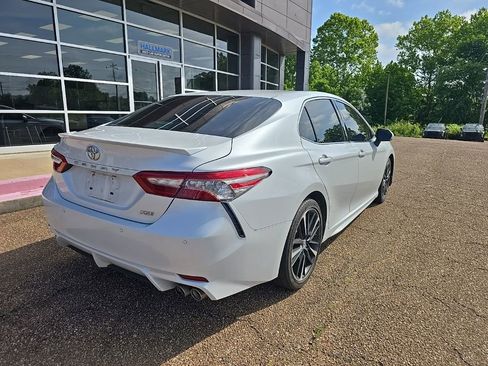 Used 2018 Toyota Camry XSE FWD image 3