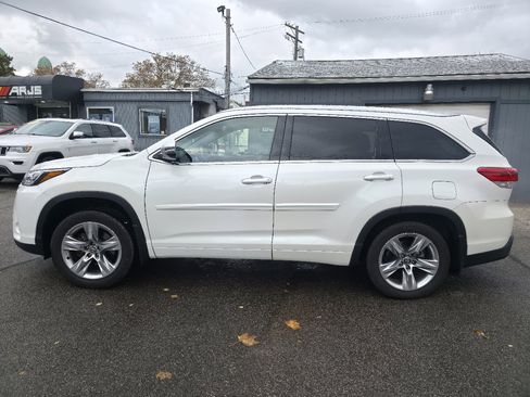 Used 2017 Toyota Highlander Limited image 10