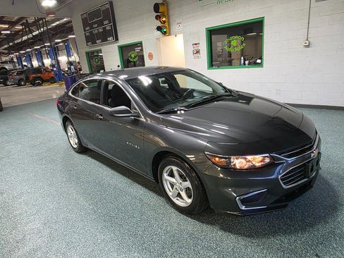 Used 2017 Chevrolet Malibu LS FWD image 4