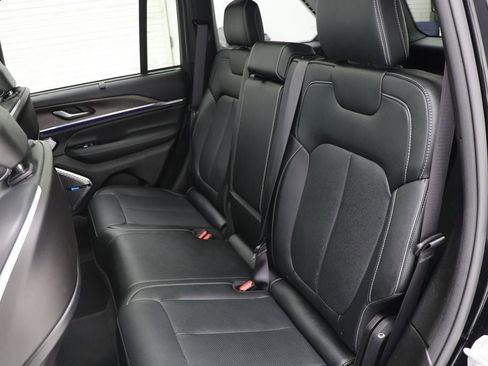 Used 2023 Jeep Grand Cherokee Overland w/ Luxury Tech Group IV AWD/4WD image 11
