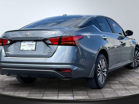Used 2023 Nissan Altima 2.5 SV AWD/4WD image 2