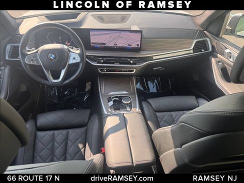 Used 2024 BMW X7 xDrive40i w/ Parking Assistance Package AWD/4WD image 18