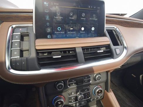 Used 2023 Chevrolet Suburban High Country image 11