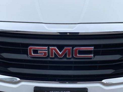 Used 2023 GMC Terrain SLE w/ Driver Convenience Package image 25